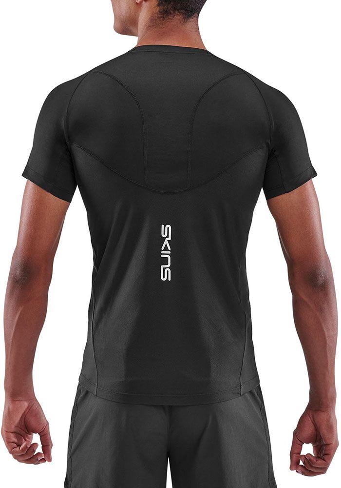 スキンズ SKINS シリーズスリー メンズショートスリーブトップス SERIES-3 Tシャツ 半袖 トレーニング スポーツ フィットネス 男性  18120345 019 ブラック