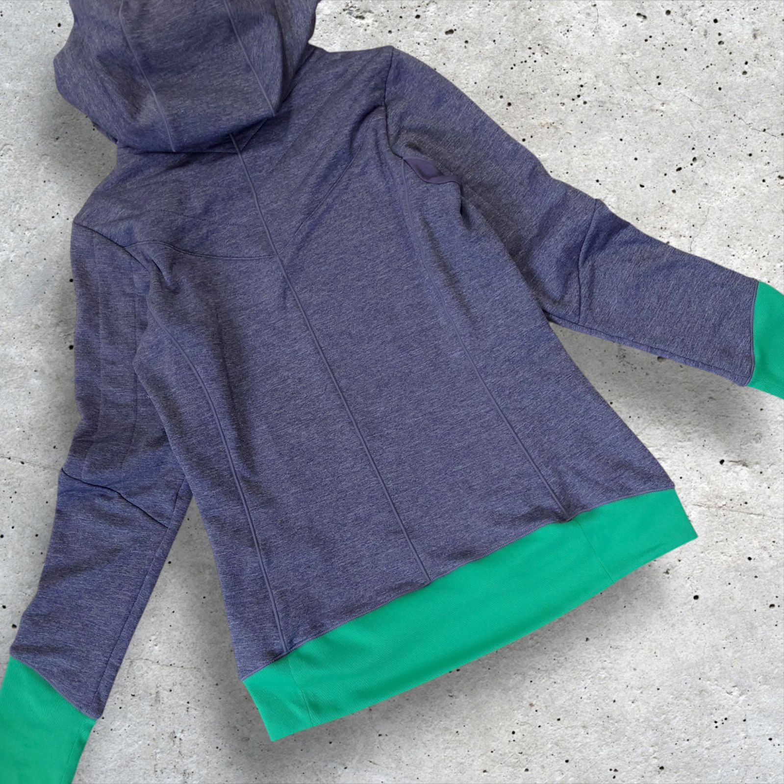 極美品 DESCENTE GOLF ダンボールニット 裏起毛 パーカー