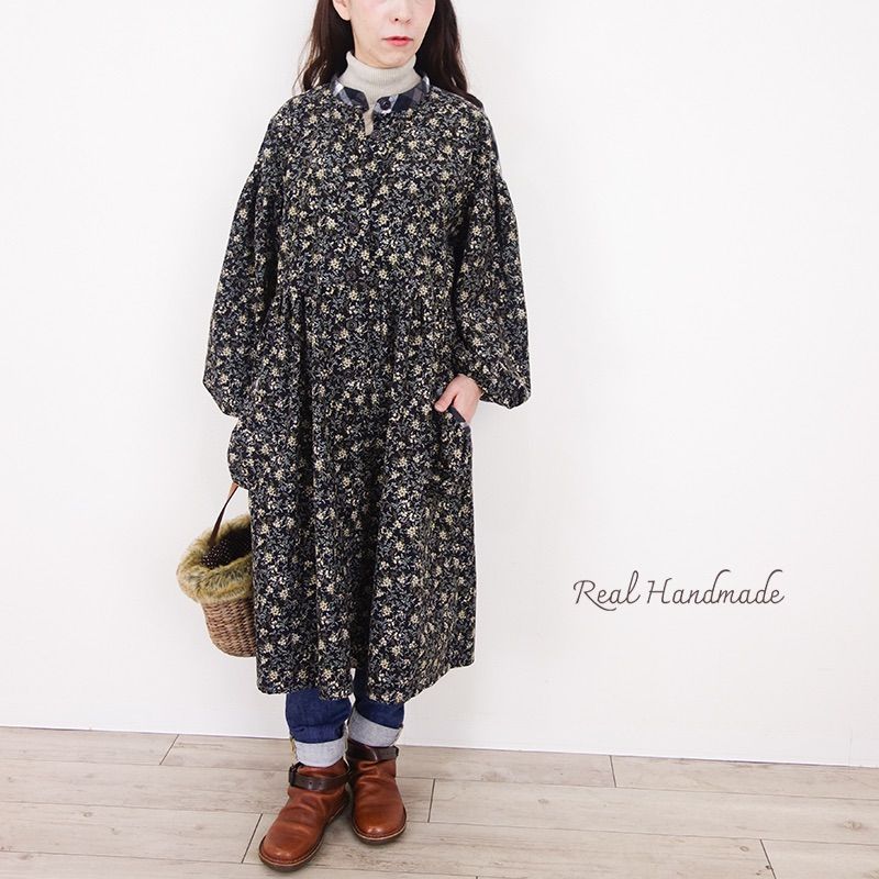 ブラック小花コーデュロイと起毛タータン ふんわりギャザー羽織りワンピース