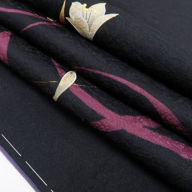 シックに艶を添えて大人のエレガンスを引き立てる 訪問着