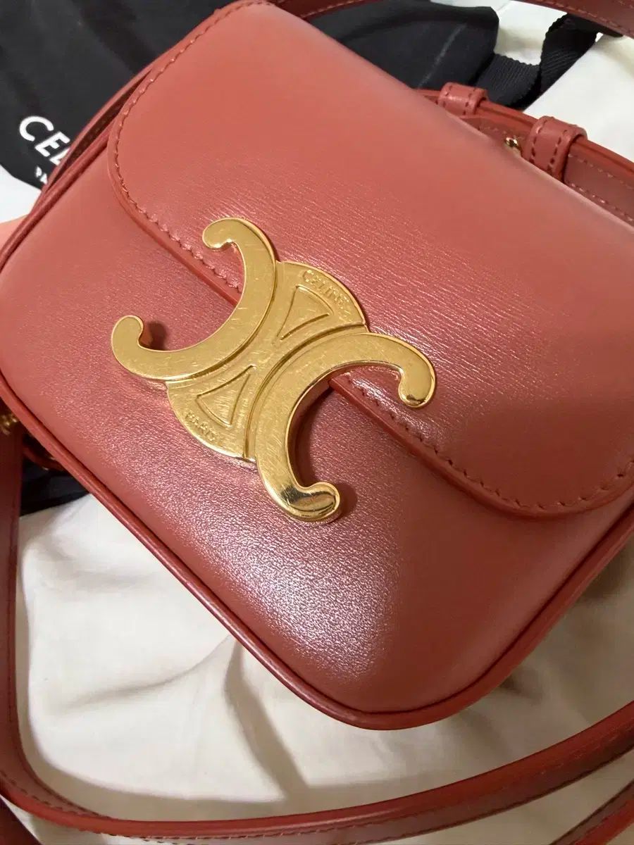 セリーヌ トリオンフ ミニ クロード バッグ テラコッタ
