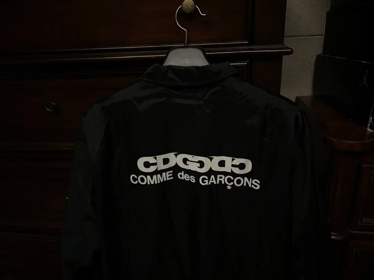 公式 CDG ブラック コーチジャケット 新品 XL 中古・古着通販】BLACK