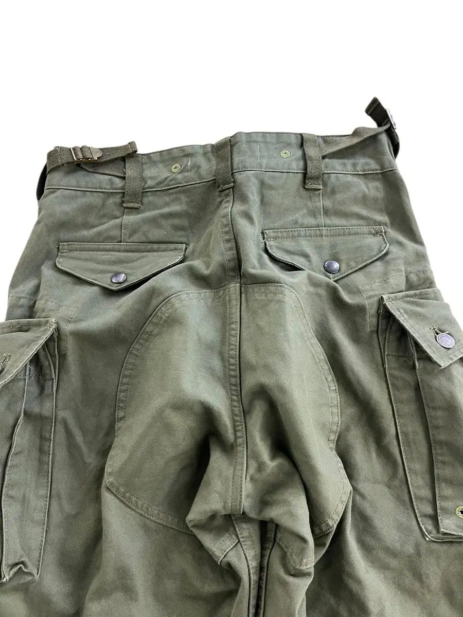 カーゴ ズボン