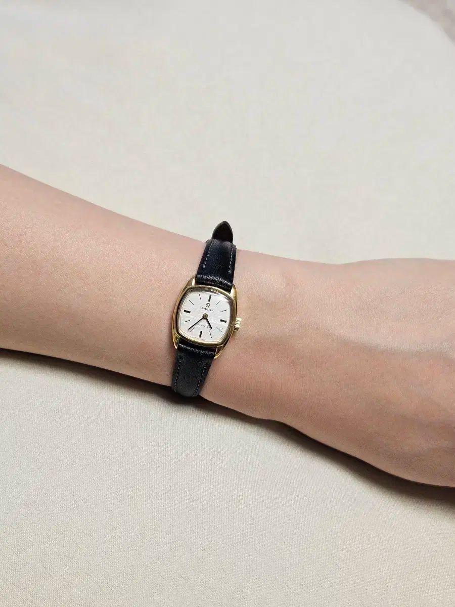 OMEGA デビル 手巻き ゴールド レディース 時計