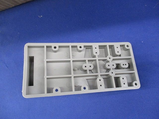  CATV用 保安器取付盤 樹脂製ベース ♥品 型番不明 その他 住宅設備