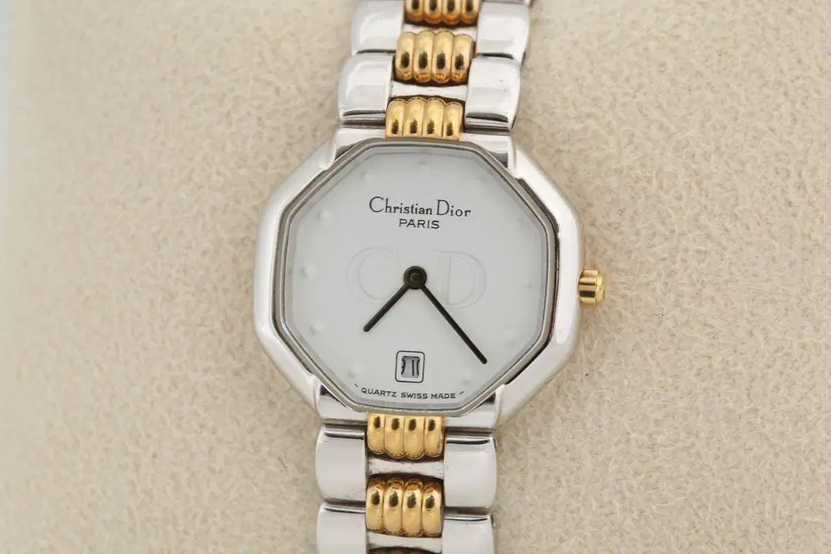 クリスチャン ディオール スノウ 白 ダイアル レディース クオーツ