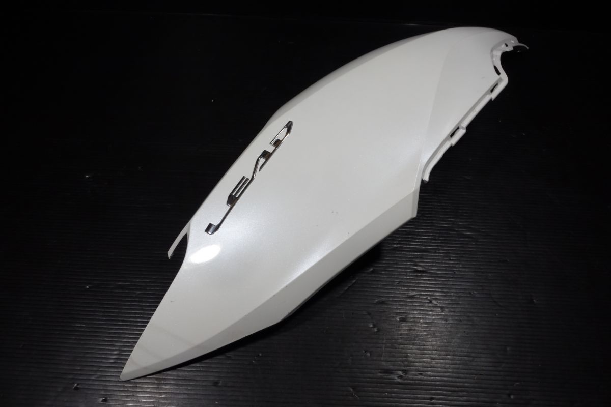 サイドカウル シートカウル テールカウル 右 ホンダ 純正 リード125 JF45 LEAD 83500-K12-V001 #R20251117