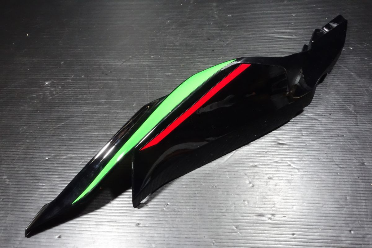 Kawasaki Z250FT　リアカウル　テールカウル シートカウル テールカウル リアカウル 右 カワサキ 純正 ZX-25R SE