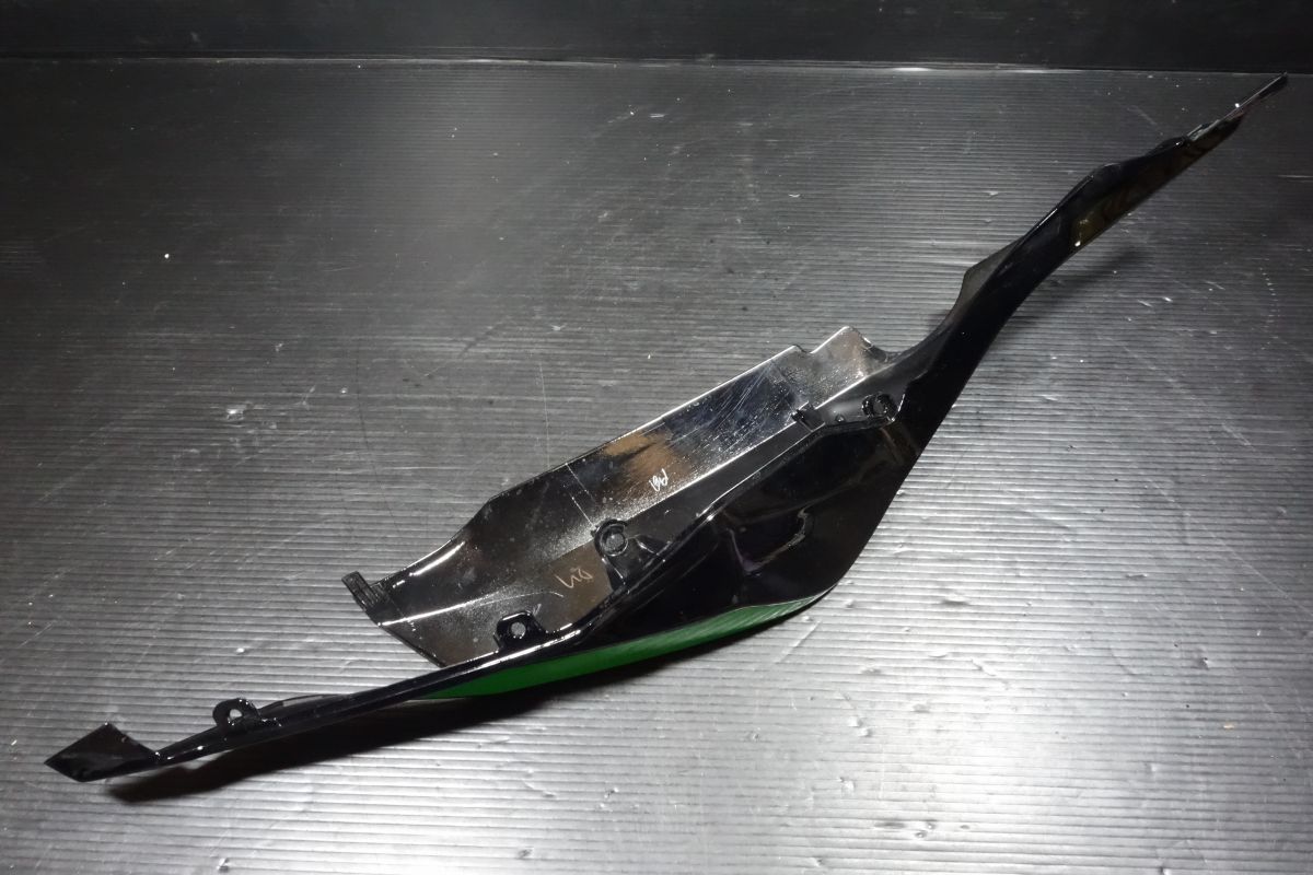 シートカウル テールカウル リアカウル 右 カワサキ 純正 ZX-25R SE