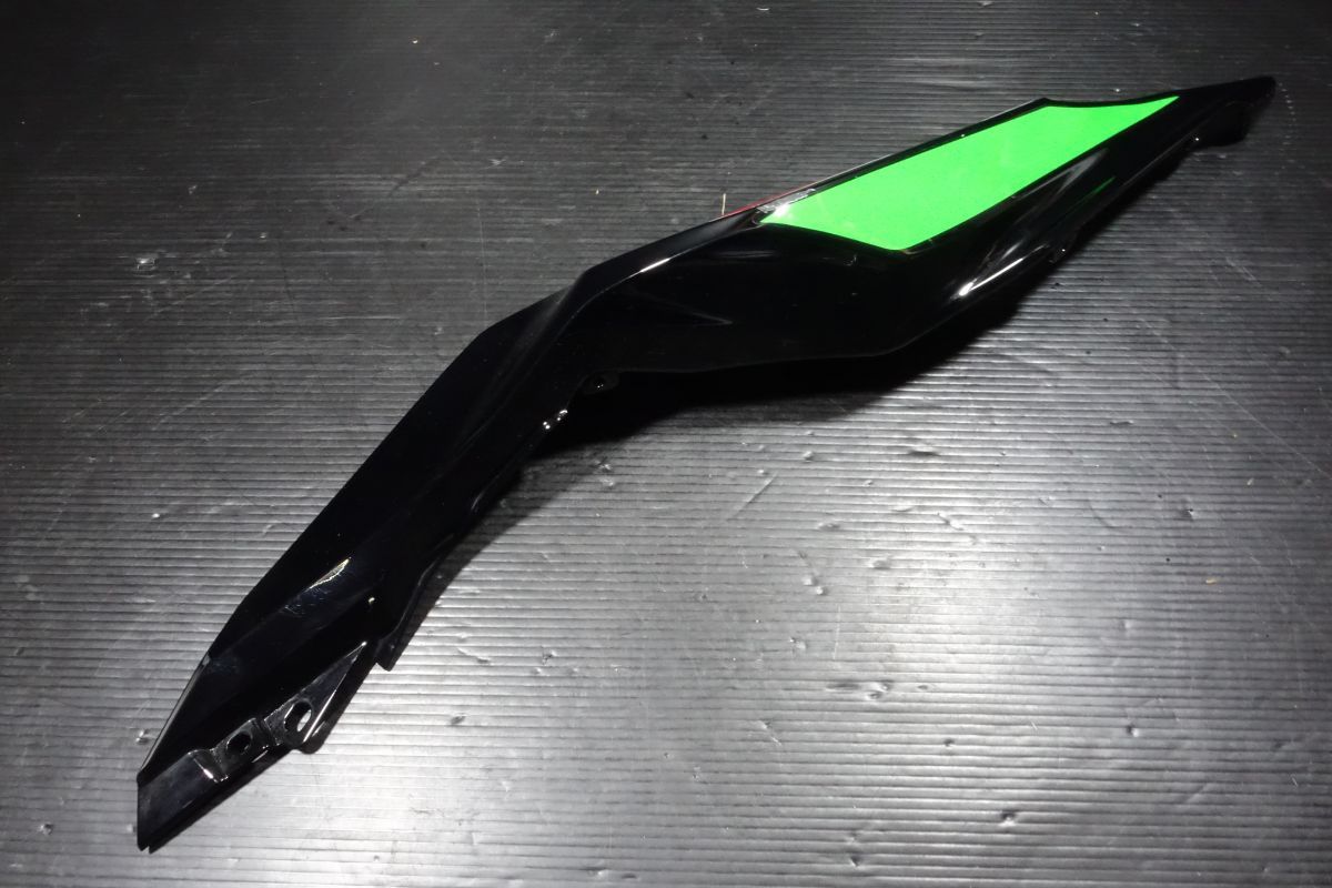 シートカウル テールカウル リアカウル 右 カワサキ 純正 ZX-25R SE