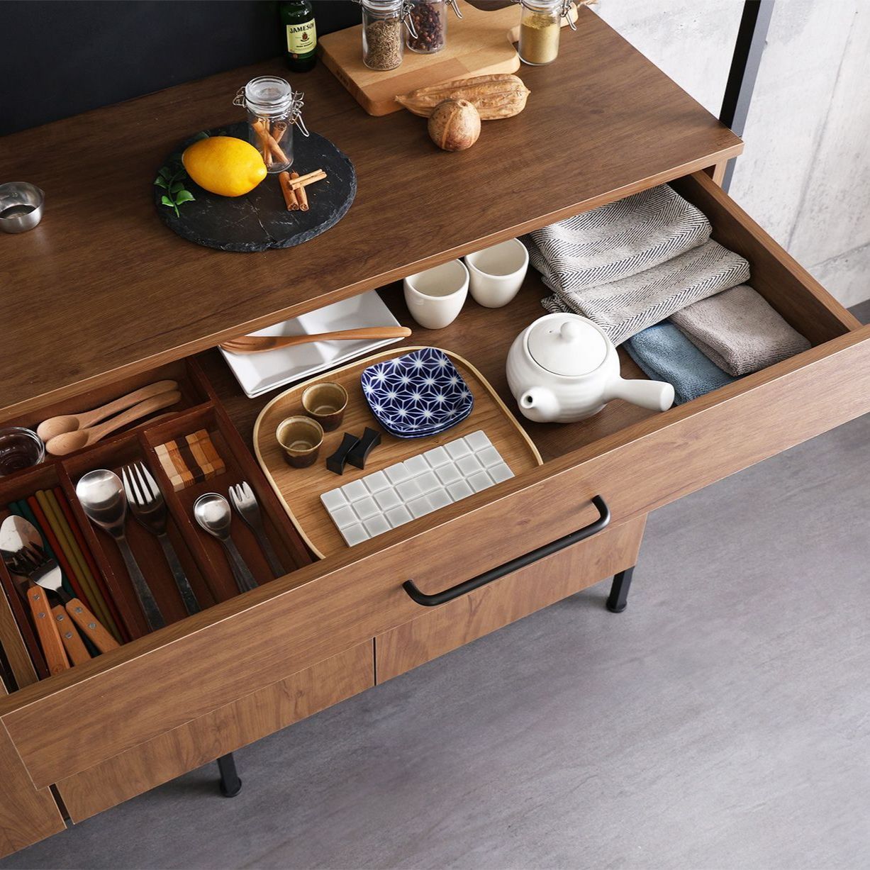 ブラックガラス 幅136