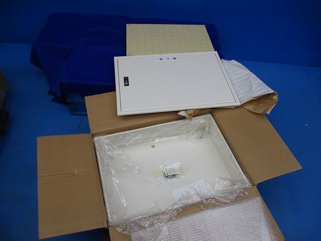 端子盤(加工品・名盤付)(クリーム) BX5070-16K 材料・資材 端子盤(加工品・名盤付)(クリーム) BX5070-16K