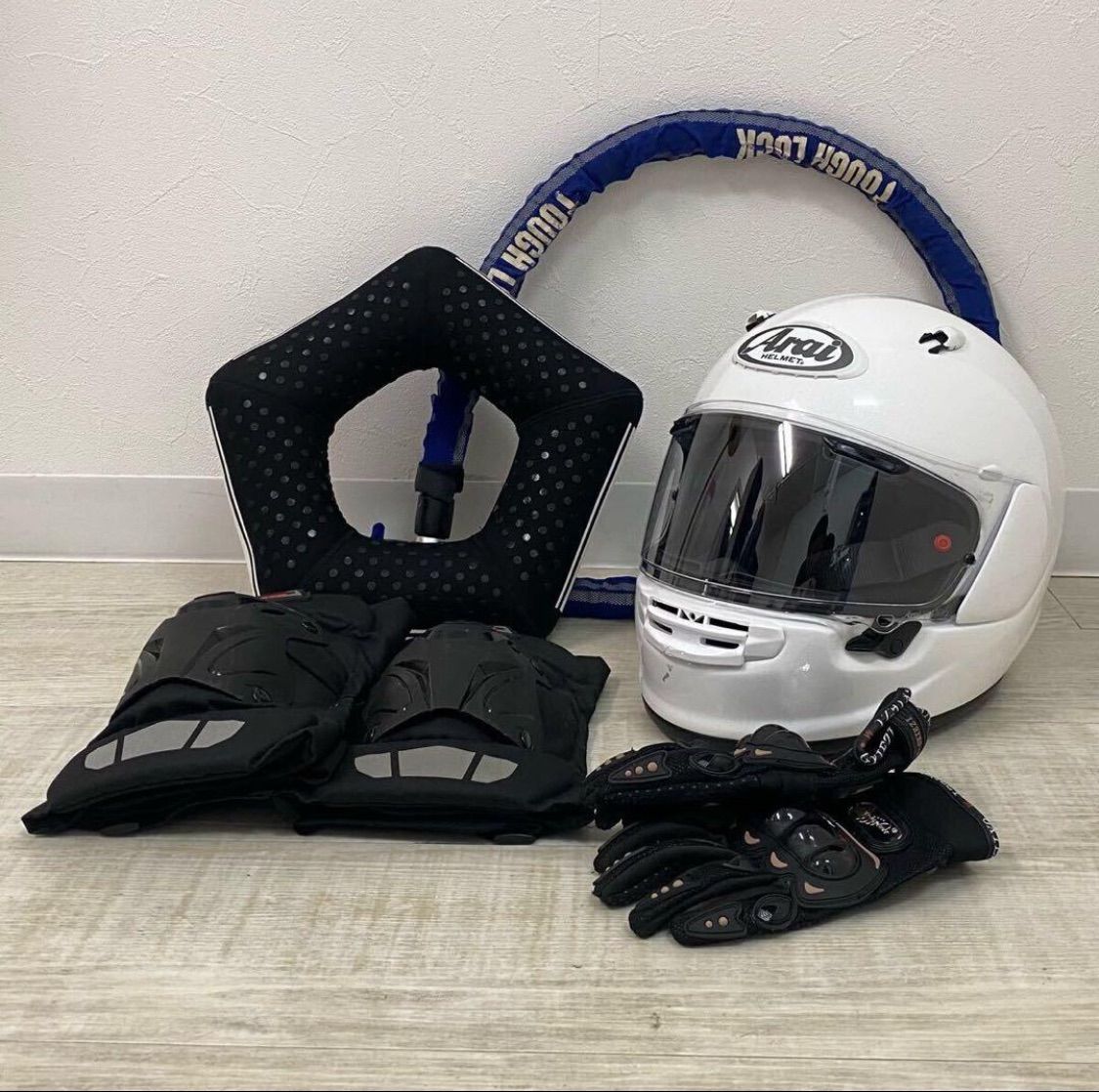 Motorcycle Supplies Set バイク 用品 セット ARAI アライ Astro GX ヘルメット PSCマーク 入り 2021年製造 ピロー グローブ 膝用 プロテクター タフ ロック 701