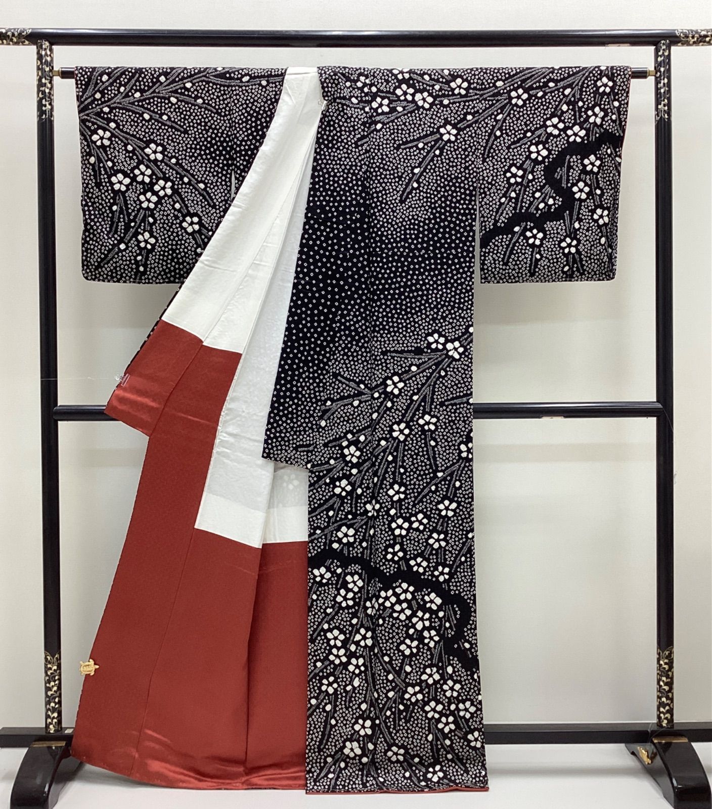 正絹　絞りお着物　小紋　袷 小紋 着物 リサイクル 正絹 袷 金彩加工 エクルベージュ色 草花