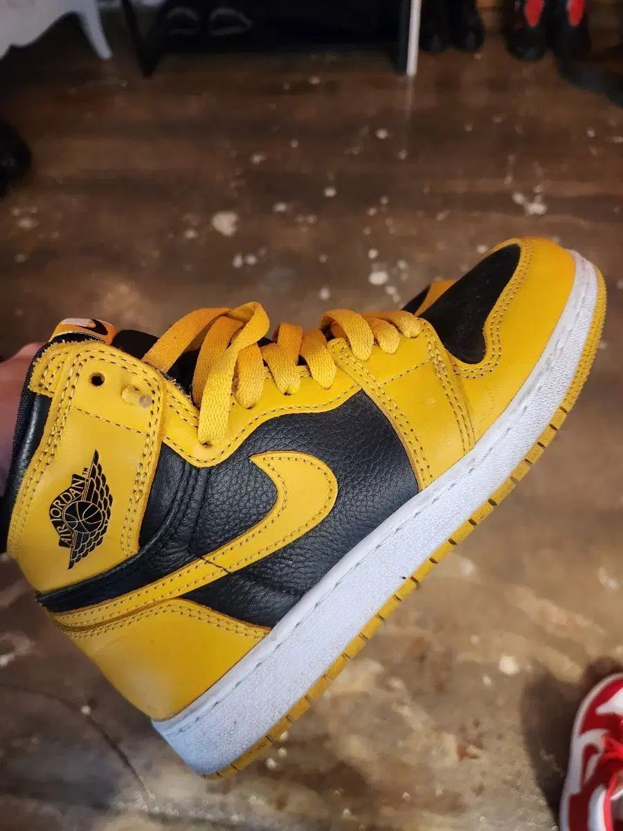 ナイキ エア ジョーダン 1 ハイ 黒黄 230mm
