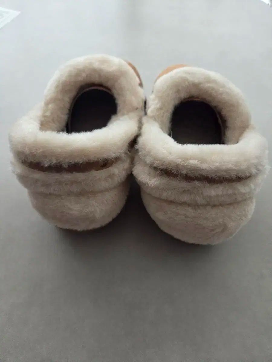 クロックス アグ クラシック アンパゲタブル スウェード クロッグ