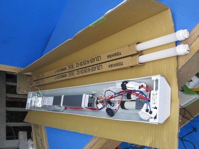 LED非常用照明器具 階段誘導灯 昼白色 23年製 ランプ付 LEDTS 42085 M LS 9
