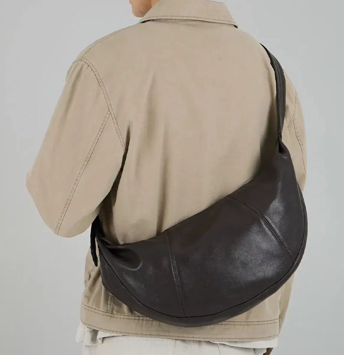 マッドゴート ハーフムーン メッセンジャーバッグ ダークブラウン