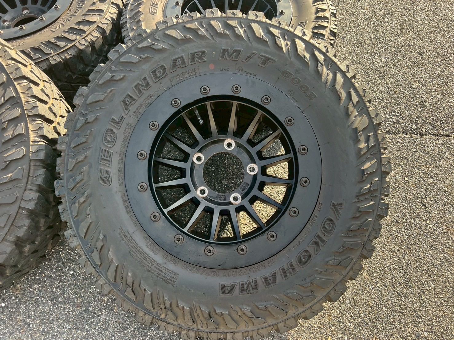 257 165 3 ソリッドレーシング タービン Z 1 16インチ 8 J 25 PCD 150 5 H ヨコハマ ジオランダー M T LT 265 75 R 16 ランクル等