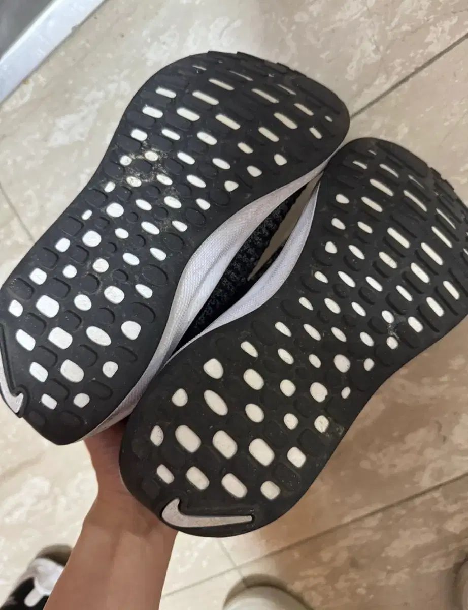 17 9- 8 ナイキ インフィニティ ラン 4 ランニングシューズ