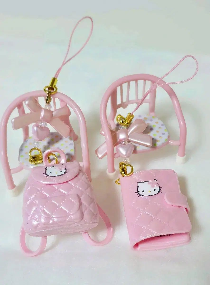 ハローキティ キルティング ストラップ ガチャ キーホルダー バックパック バインダー まとめ