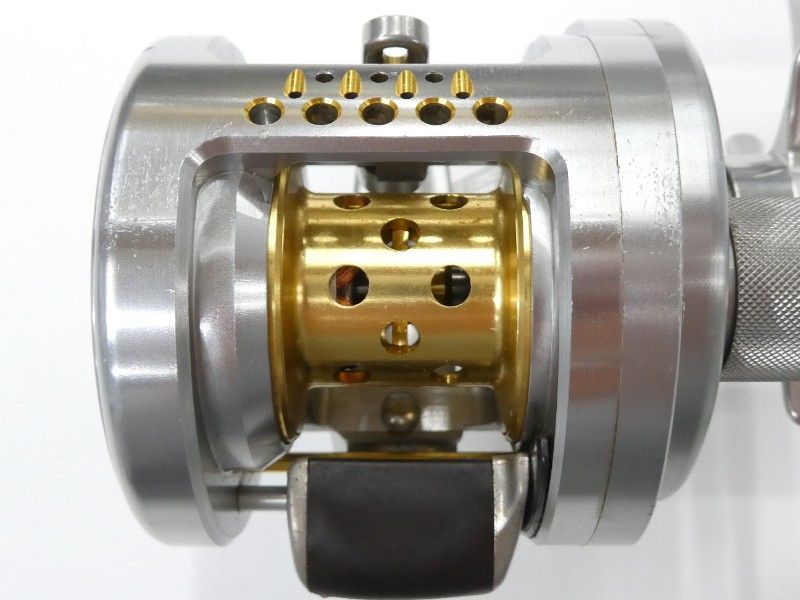 シマノ 04カルカッタコンクエスト 100DC (01-8111230030) - メルカリ