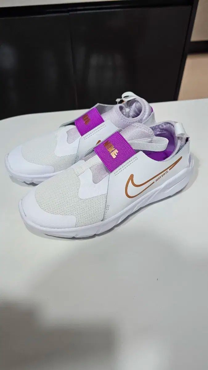 ナイキ フレックス ランナー2 dj6040 101 220mm