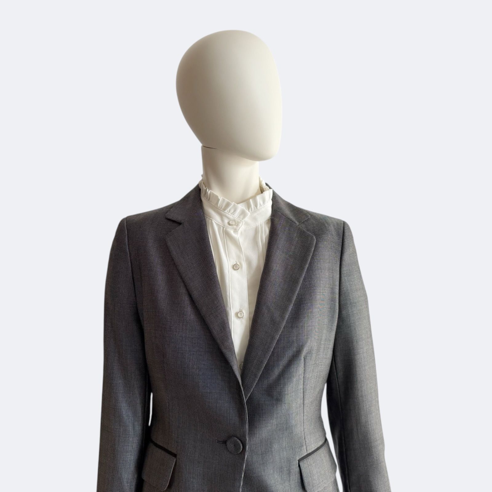 こ*み様 アクアスキュータム　レディース　パンツスーツ　グレー　シルク混　ストラ Aquascutum アクアスキュータム 配送 スーツ スカートスーツ グレー