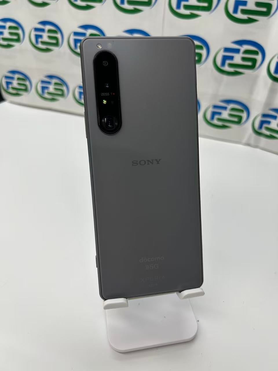 美品 Xperia 1 III SO-51B 256GB フロストグレイ Docomo版 SIMフリー
