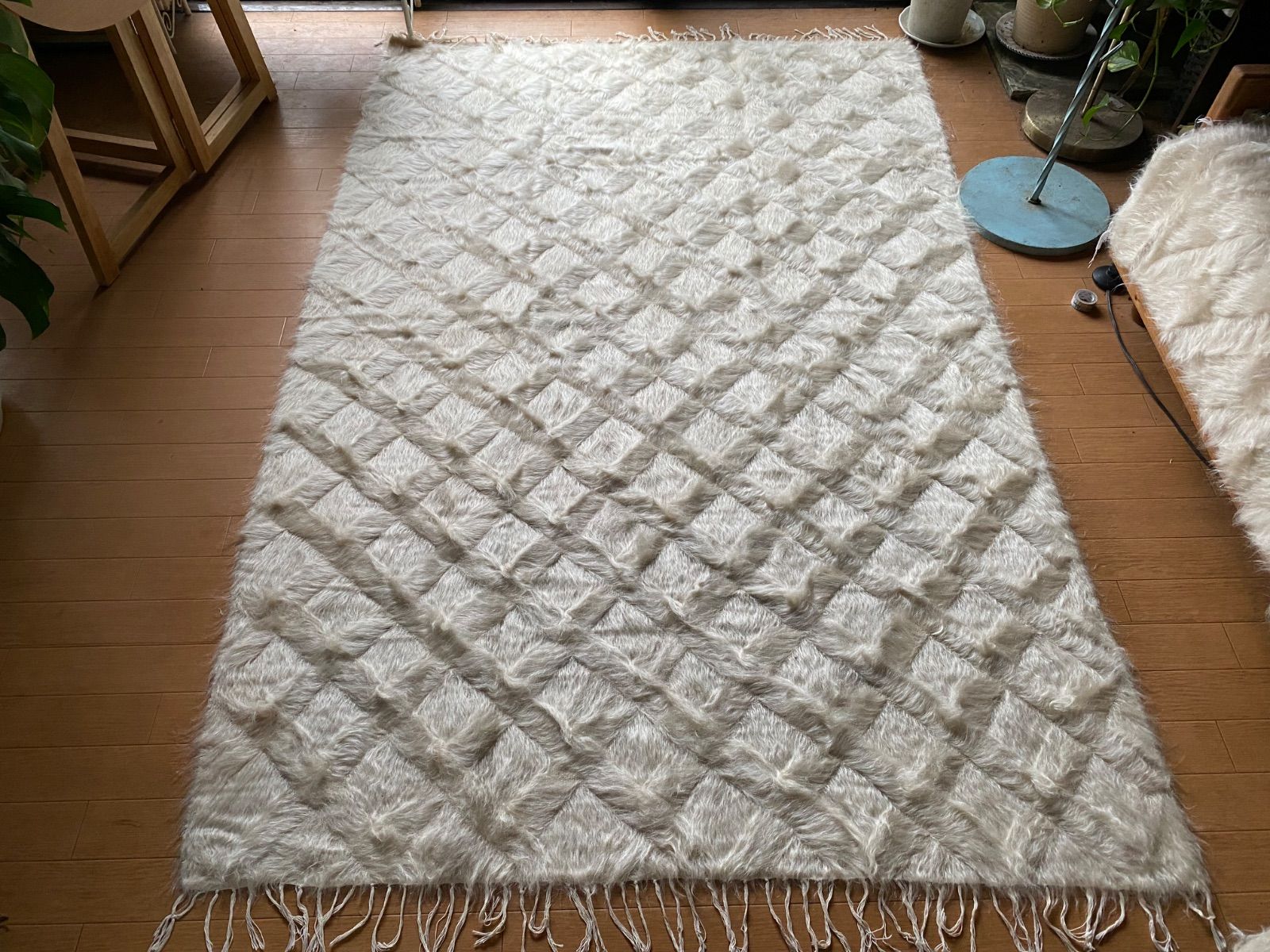 久しぶりにやっと入荷！白いヴィンテージ新古品のシイルトバッタニイェ