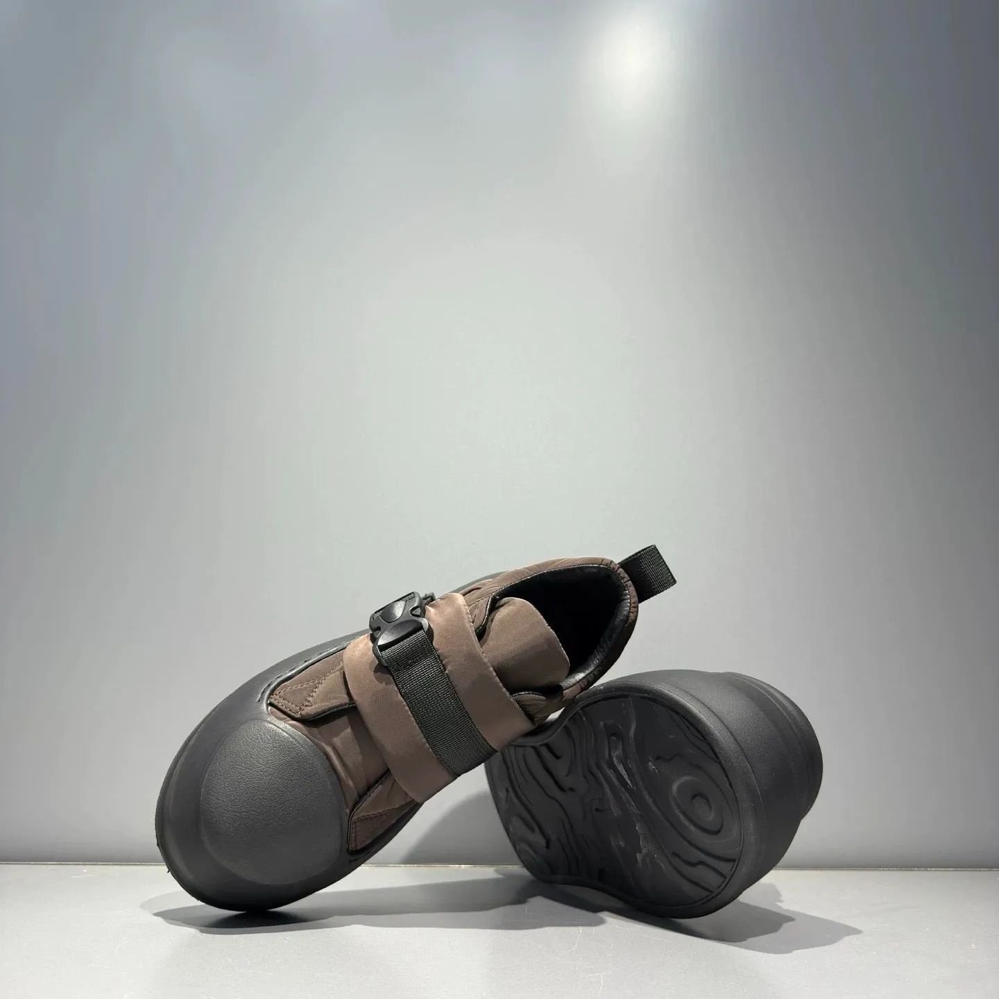 h 2025冬 メンズ 保暖 增高スニーカー 加绒 裏起毛 大頭 厚底 5 cmスタイルアップ カジュアルスニーカー 面包シューズ トレンド 万能コーデ