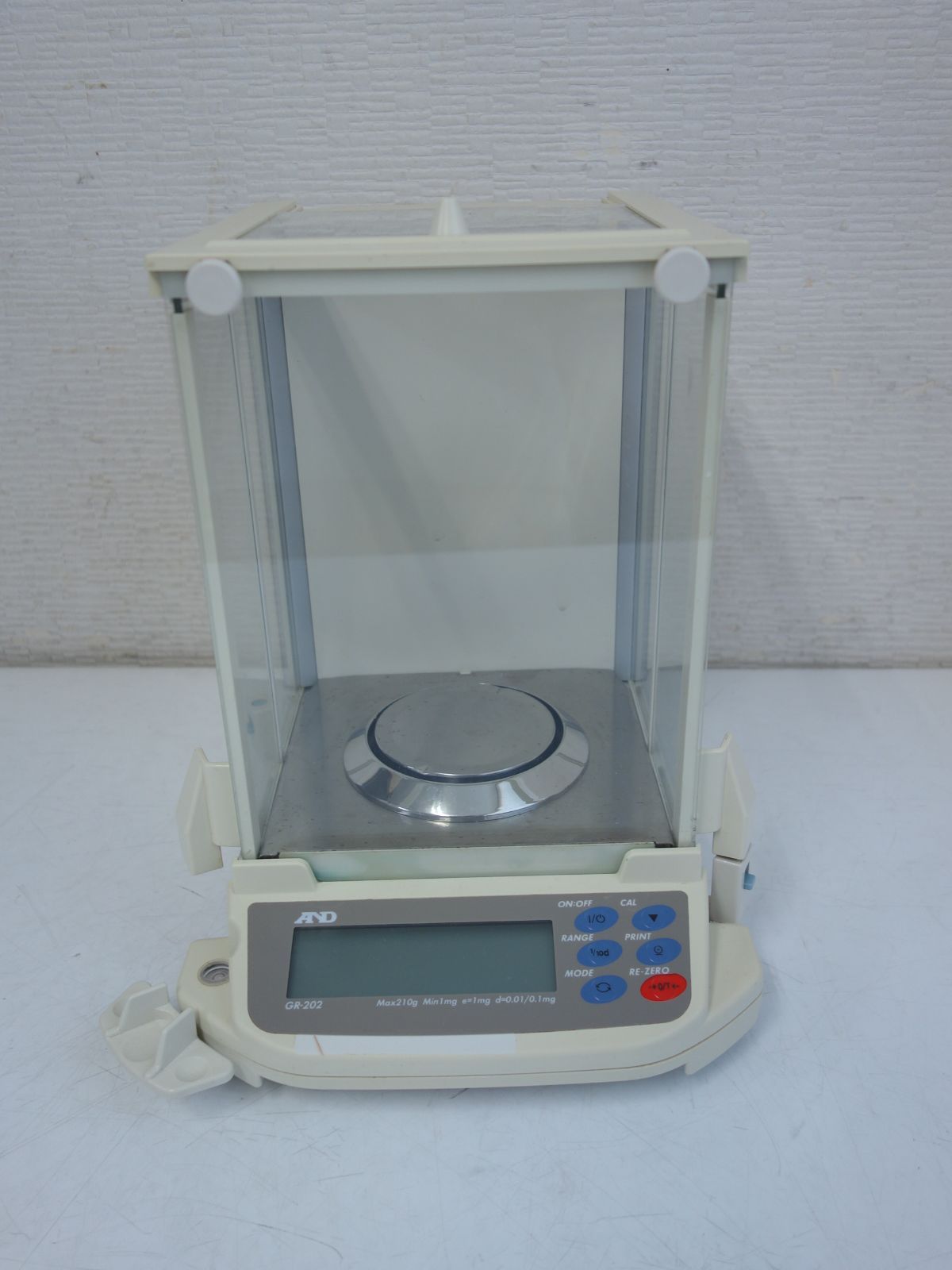 M エーアンドデイ AND 電磁式はかり 分銅内蔵型 電子 天びん 帯電防止用導電性ガラス GR-202 38965
