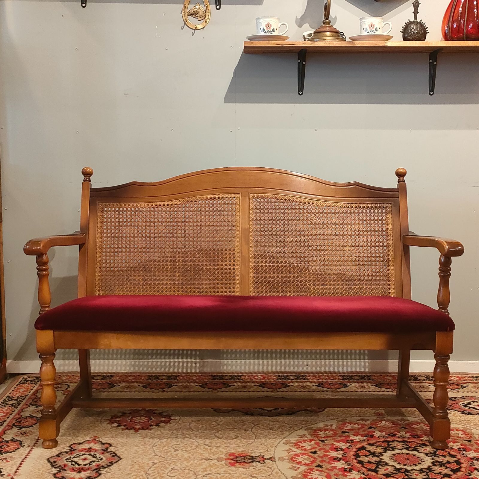 希少〉カリモク 2人掛けソファ ヴィンテージ レッド 籐張り クラシカル