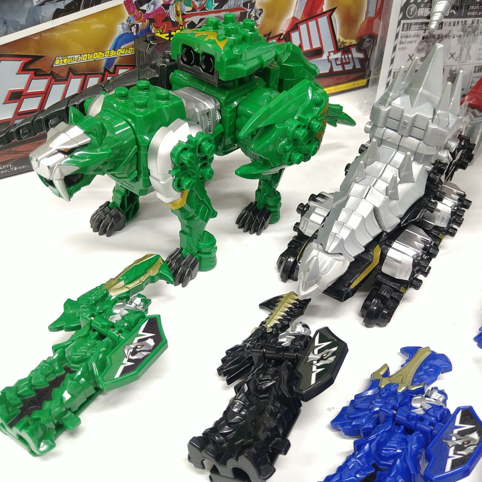 騎士竜戦隊リュウソウジャー 騎士竜シリーズ 竜装合体 DXキシリュウオーファイブナイツセット