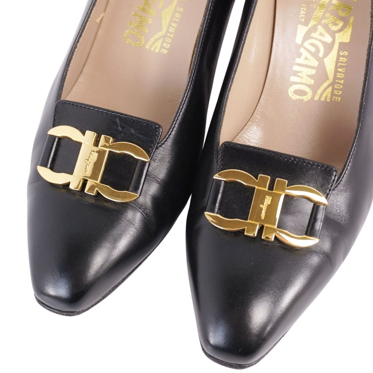 美品 サルヴァトーレ フェラガモ Salvatore Ferragamo パンプ - メルカリ