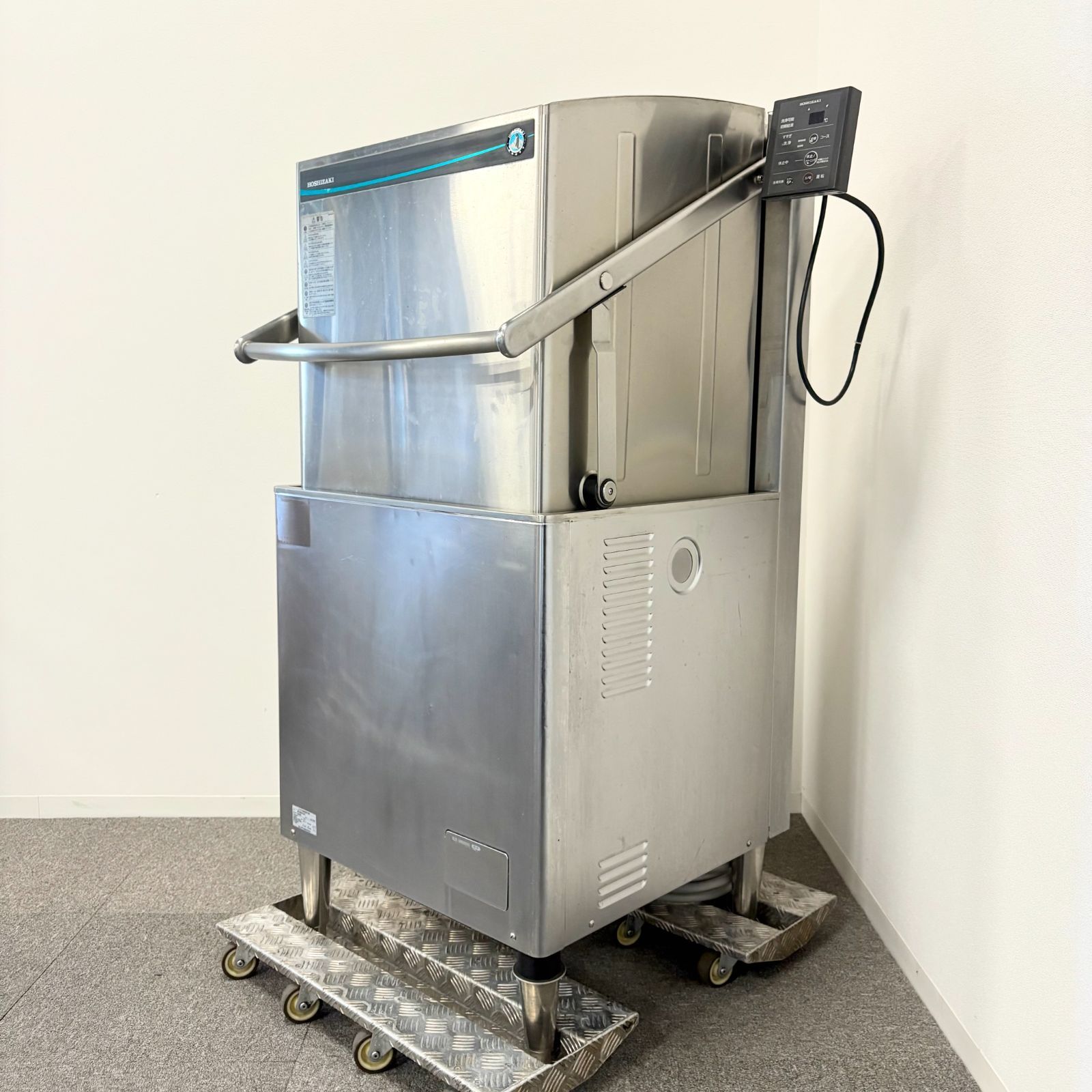 ドアタイプ食器洗浄機 ホシザキ JWE 680 UB 幅640 mm 奥行655 高さ1432 2020年製 三相200 V 60 Hz 業務用 食洗機 1623