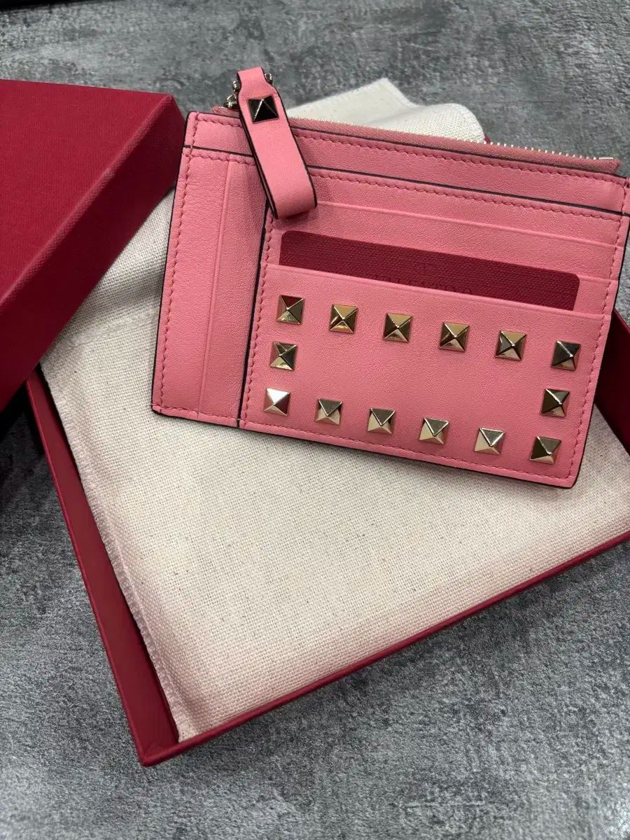 ヴァレンティノ ロックスタッズ カードウォレット ピンク