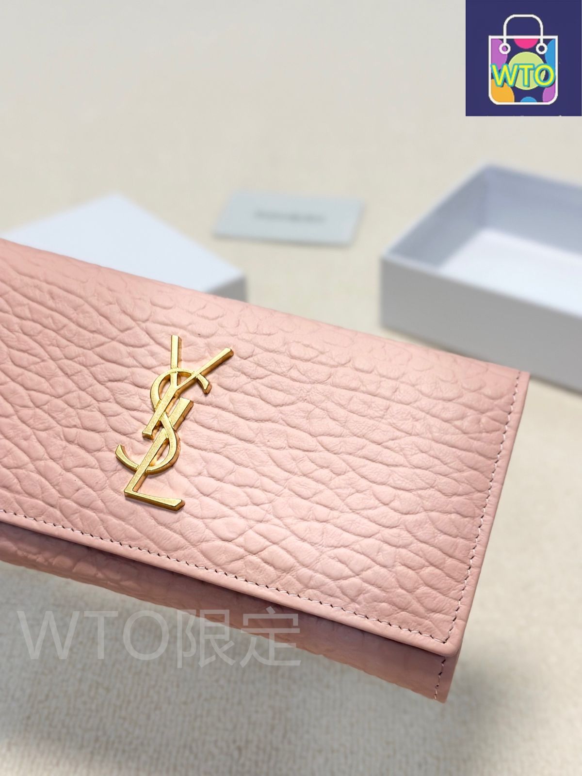 Gold 　未使用♡イヴサンローラン　長財布　総柄　エンボス加工　イエロー 今日特価】Yves Saint Laurent イヴ・サンローラン クラシック