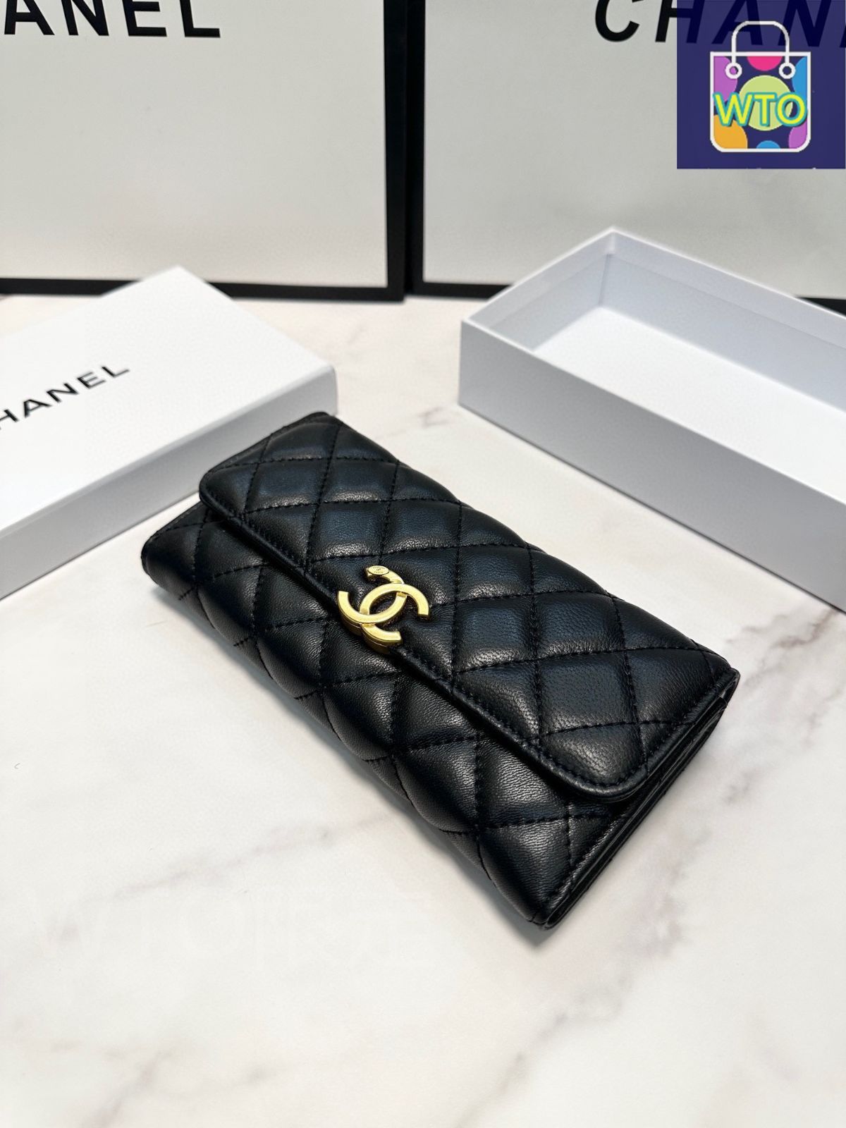 今日 Chanel シャネル シープスキンダブルフォールドウォレット 羊皮を使用したクラシックで耐久性に優れたデザイン