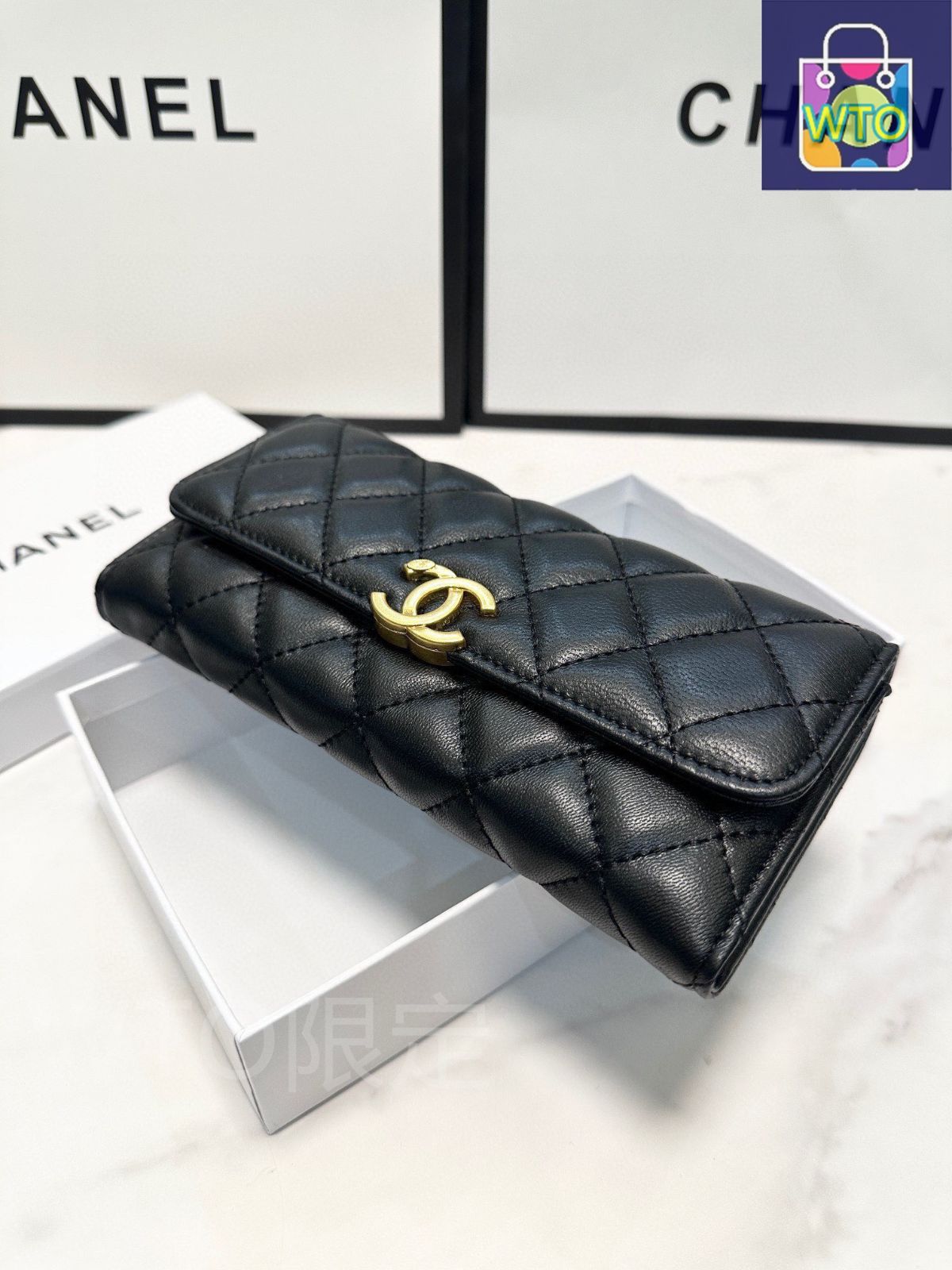 シープスキンダブルフォールドウォレット 羊皮を使用したクラシックで耐久性に優れたデザイン