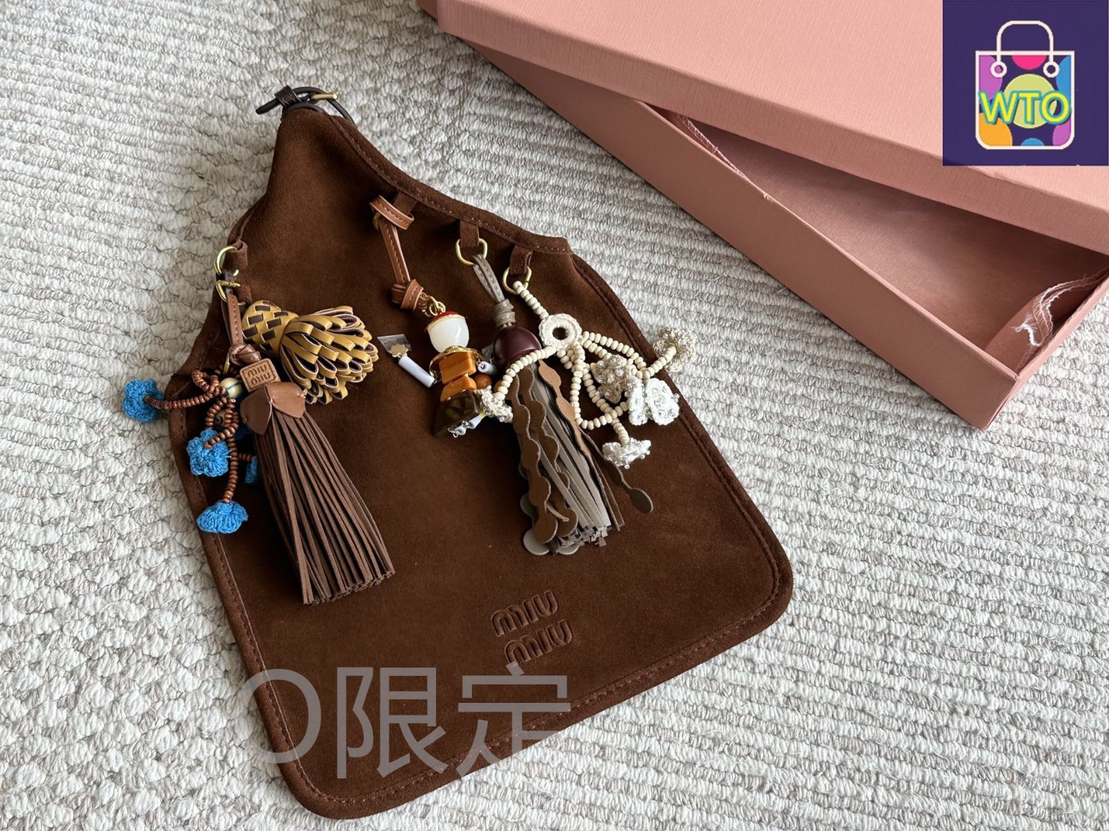 今日 Miu ミュウミュウ スエードバッグ ハンドクラフト 付き 童心と 技を融合