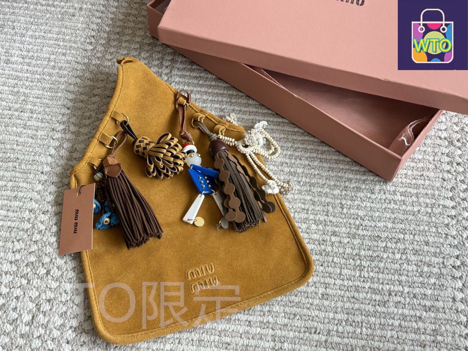 今日 Miu ミュウミュウ スエードバッグ ハンドクラフト 付き 童心と 技を融合