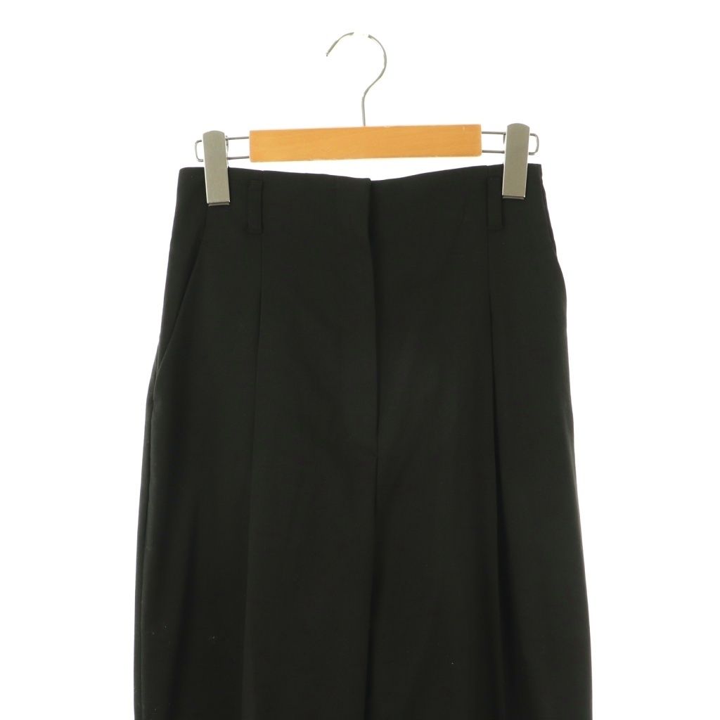 テーパードパンツ タック