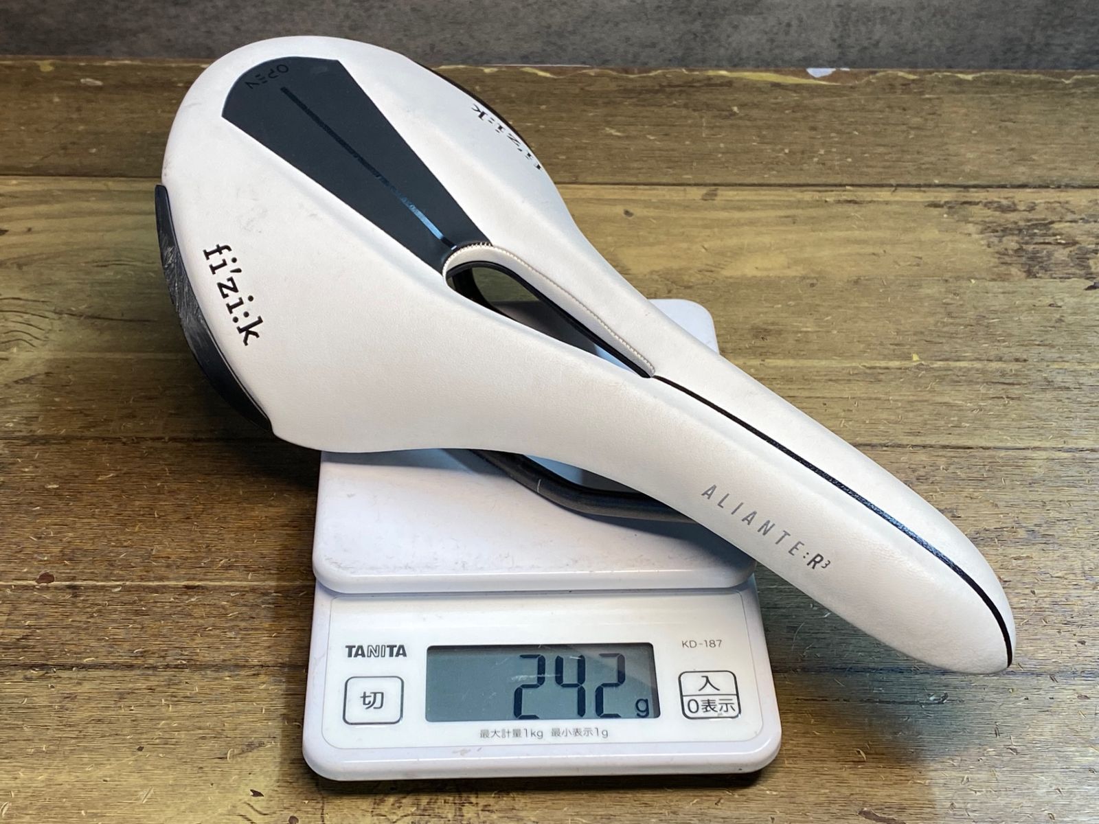 JO415 フィジーク fizik アリアンテ ALIANTE R3 OPEN サドル Kium