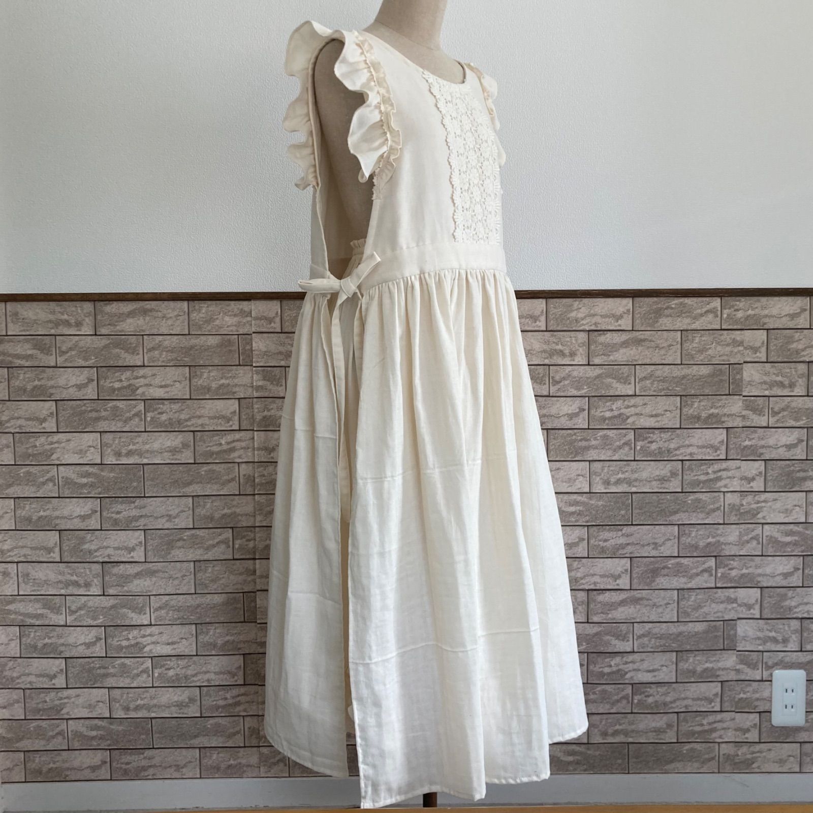 Ｗガーゼ▷サイドリボンのエプロンワンピース 生成