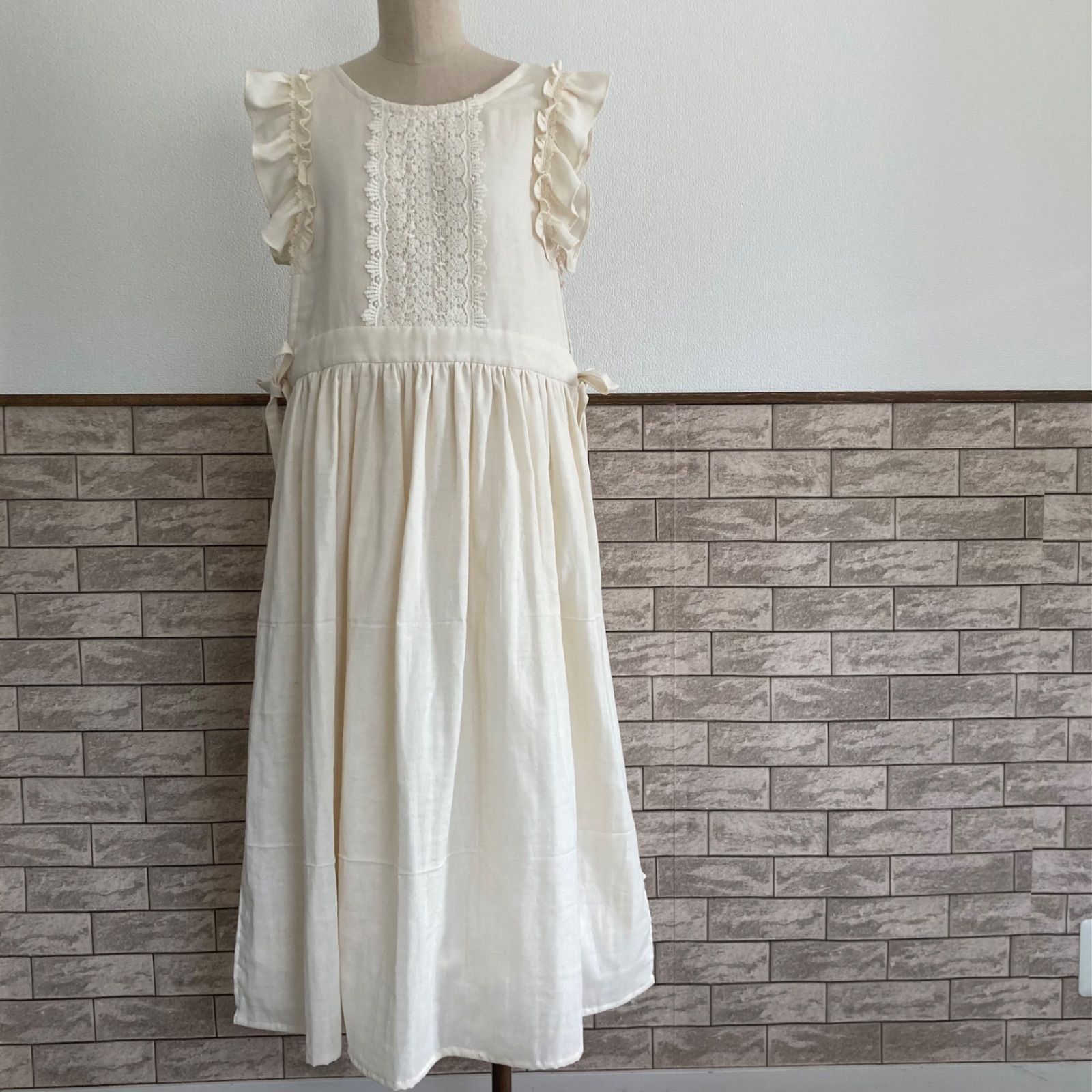 Ｗガーゼ▷サイドリボンのエプロンワンピース 生成