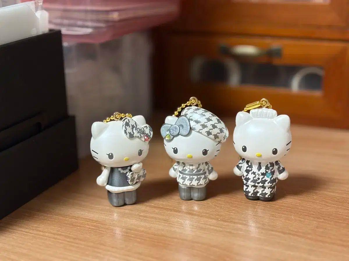 ハローキティ50周年限定バースデードールぬいぐるみ箱入激レア完売