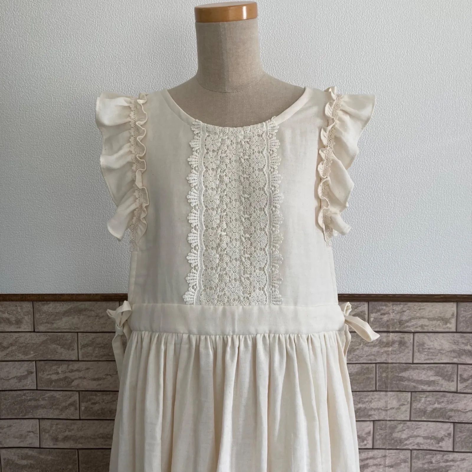 Ｗガーゼ▷サイドリボンのエプロンワンピース 生成