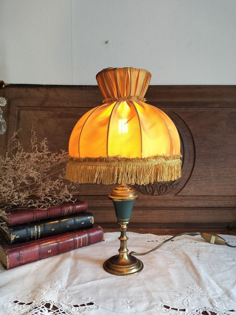 フリルガラスランプシェード（ピンクレッドフリル）とフレンチ