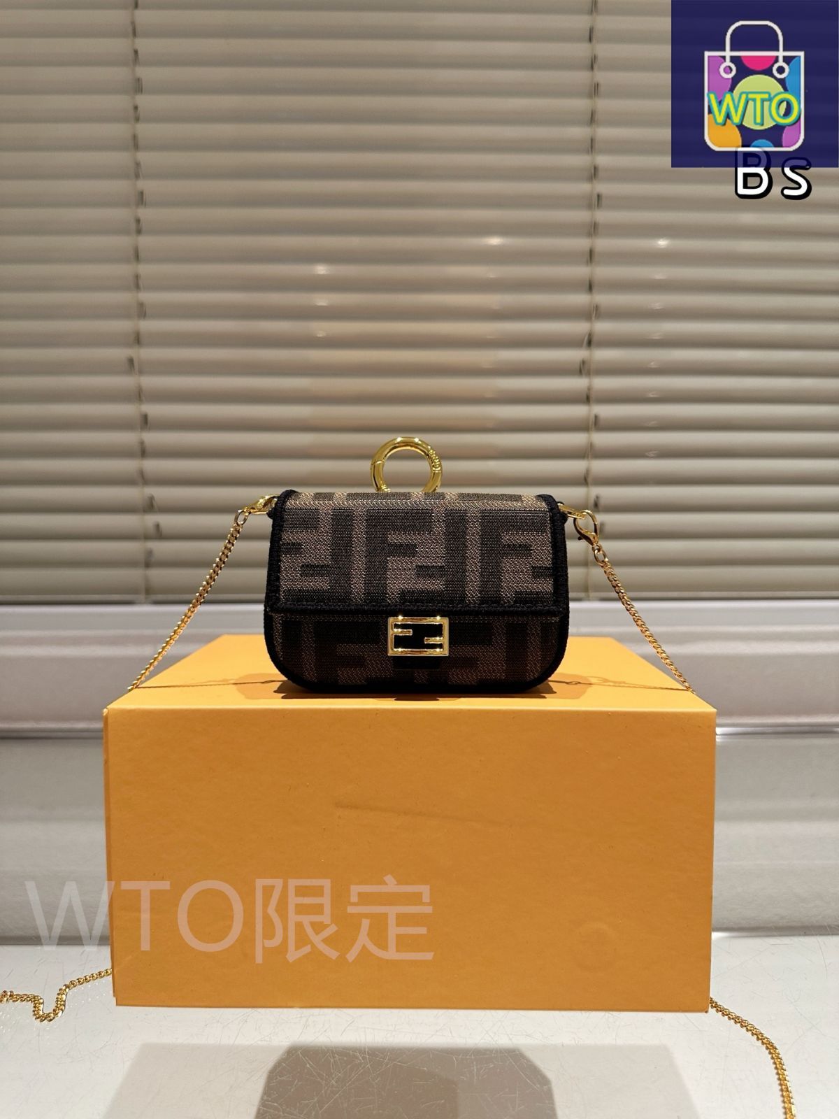 今日特価】Fendi フェンディ モノグラムシリーズ バッグアクセサリー